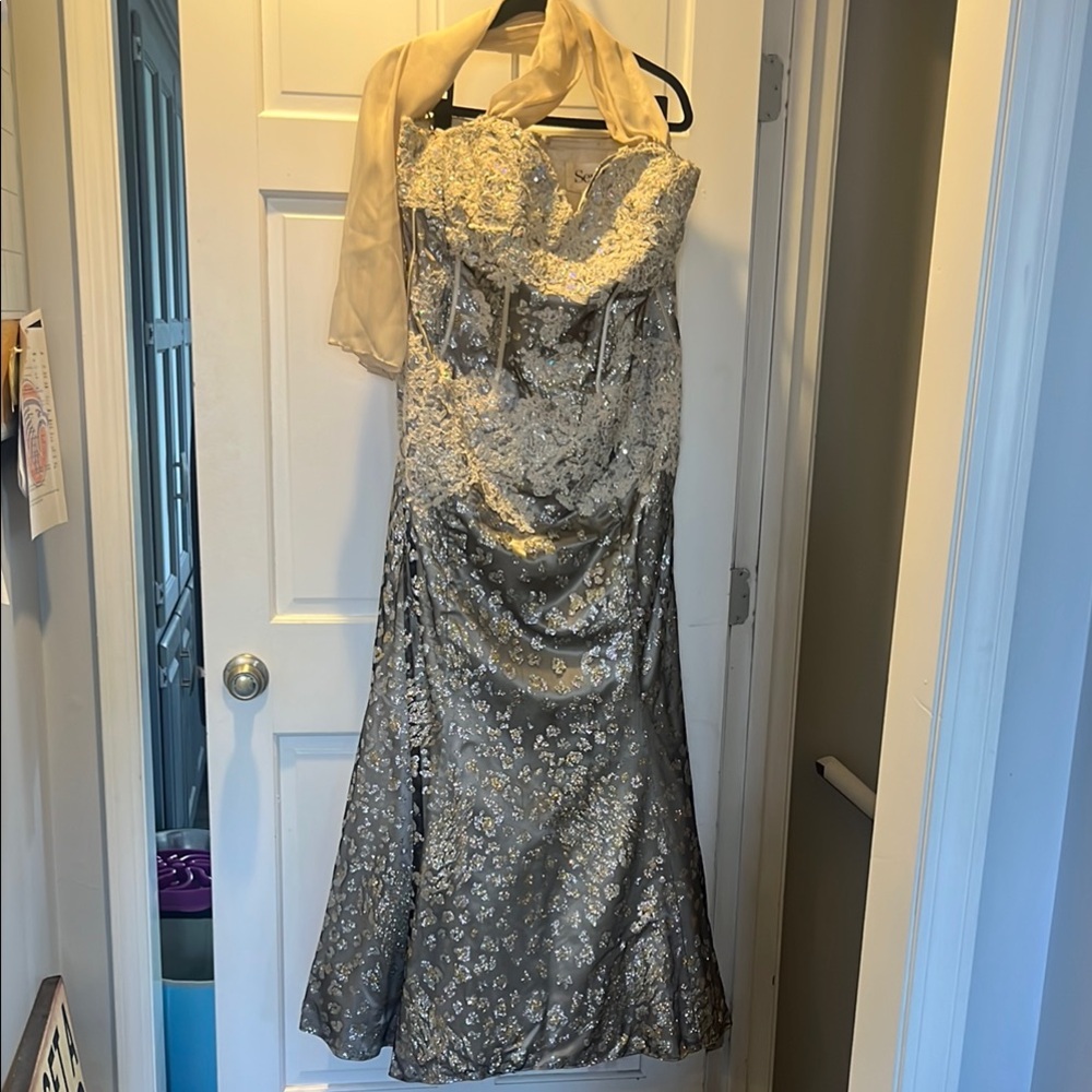 Elegant Strapless Dress with Scarf